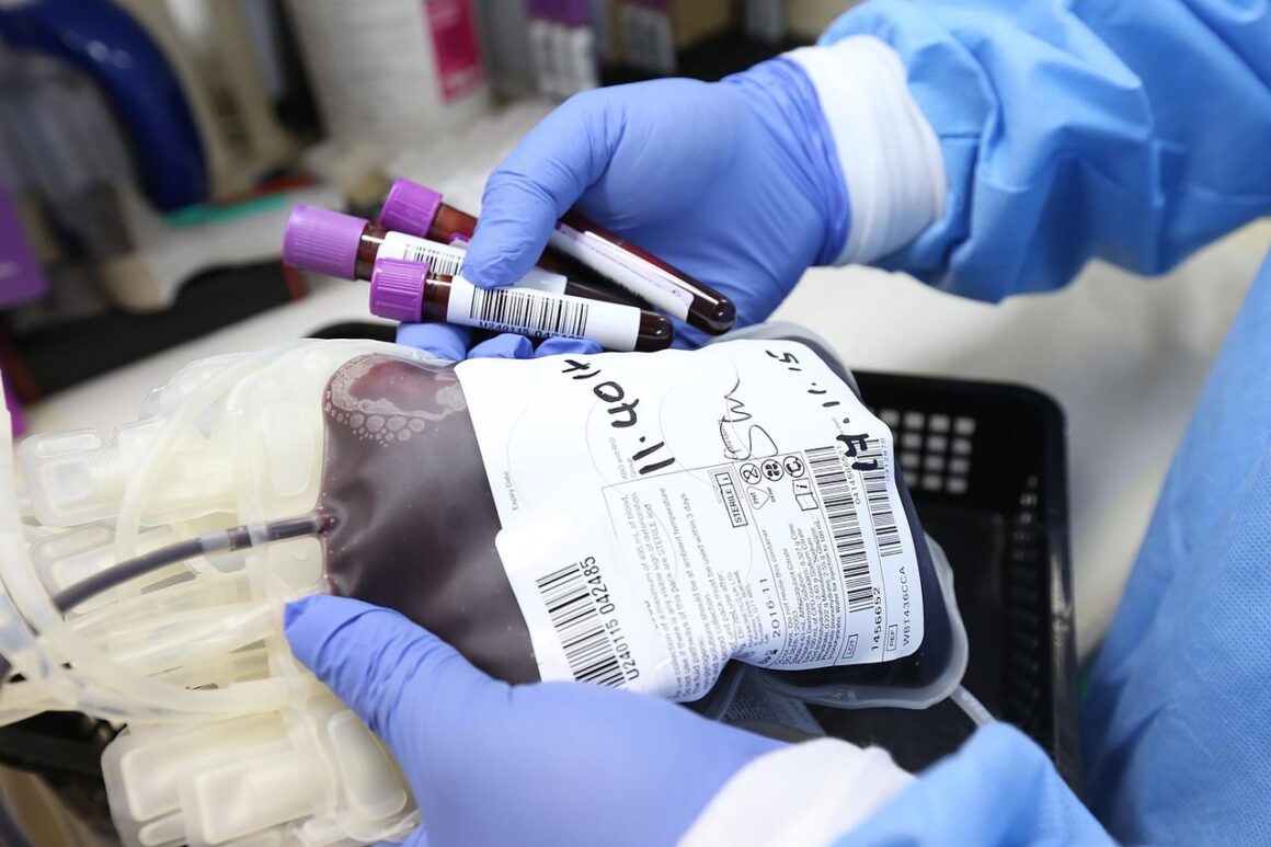 Doctor explaining Rh incompatibility in pregnancy